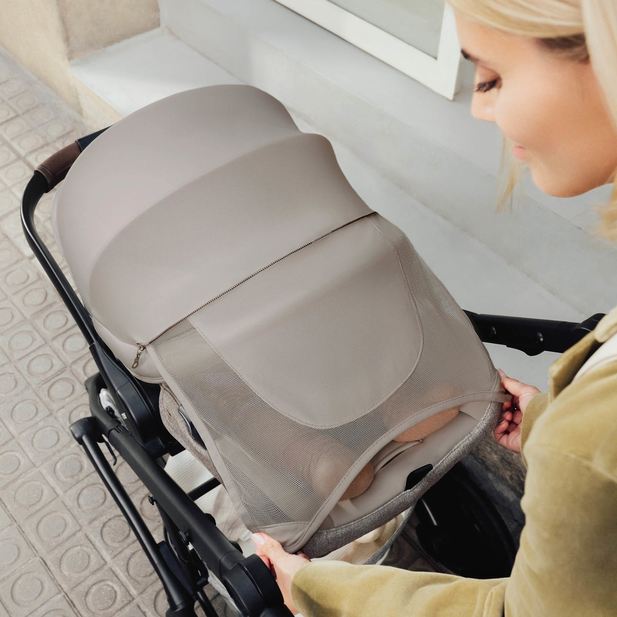 Juni Infant Car Seat with Versa Base